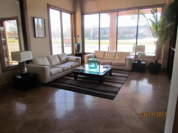 Suite Dreams Hotel 8